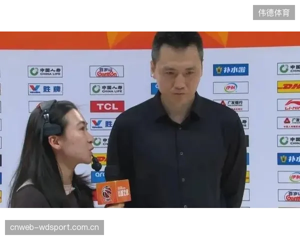 主帅卢伟荣膺最佳教练，他打造的攻防体系帮助上海队时隔多年重返常规赛之巅。